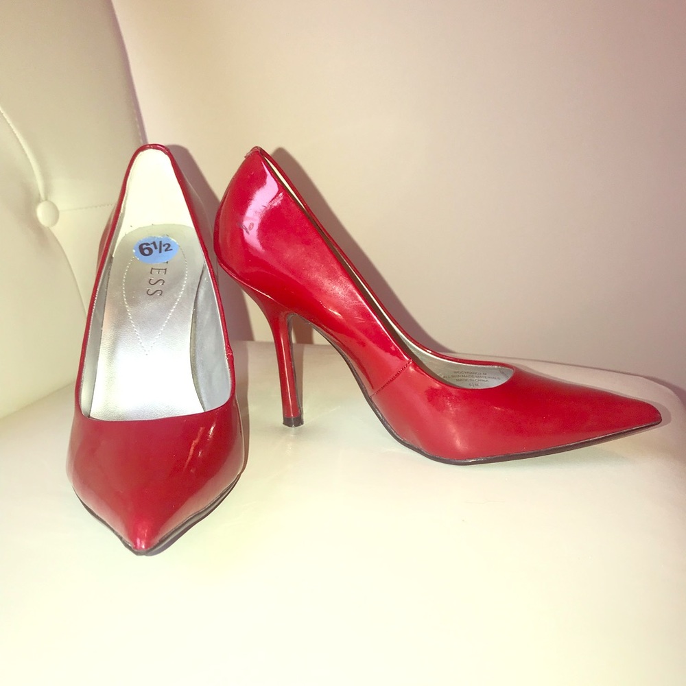 👠GUESS Bright Red, Glossy, 2.5 inch pump 👠